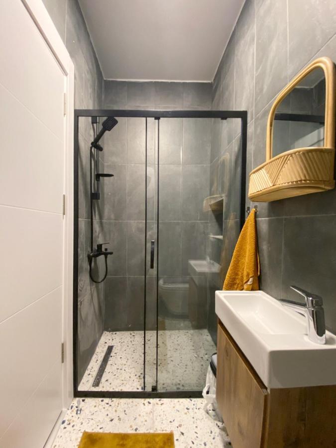 Cosy Flat With A Garden In Central Kadikoy Istanbul Eksteriør bilde